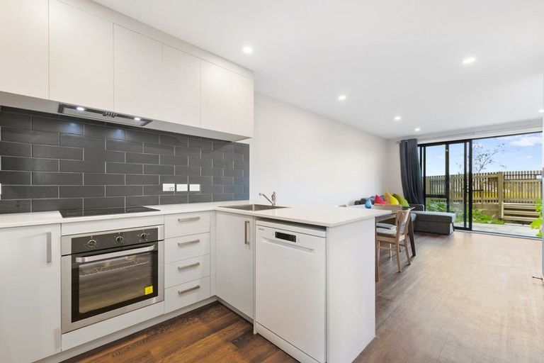 Photo of property in 125b Woodglen Road, Glen Eden, Auckland, 0602