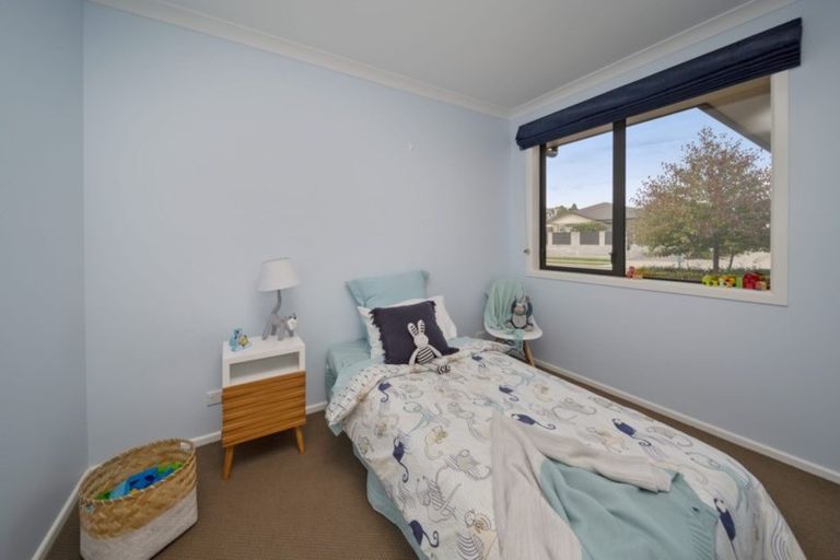 Photo of property in 7 Manurau Crescent, Merrilands, New Plymouth, 4312