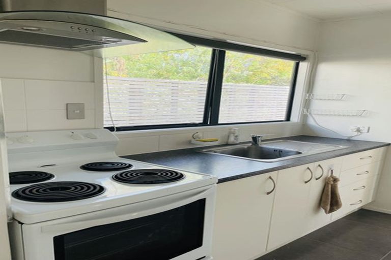 Photo of property in 4 Luxor Place, Massey, Auckland, 0614