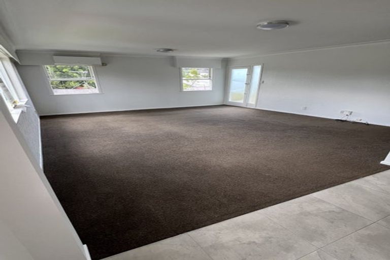 Photo of property in 19 Lyford Crescent, Sunnynook, Auckland, 0620