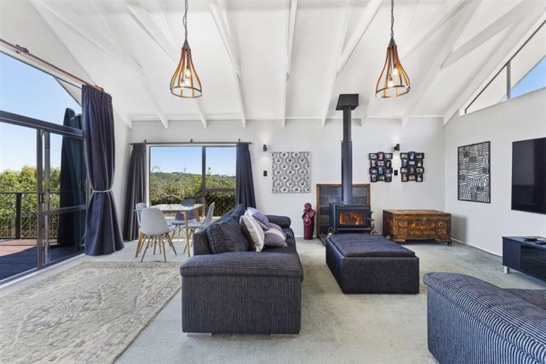 Photo of property in 40 Kinloch Place, Papakowhai, Porirua, 5024