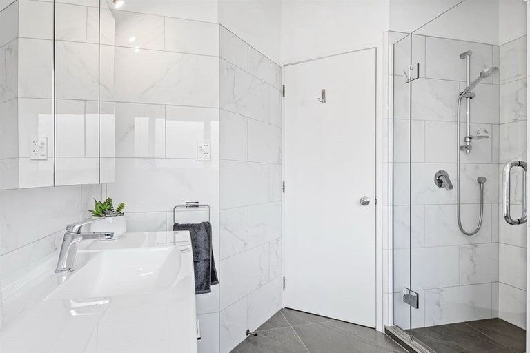 Photo of property in 2/47 Centorian Drive, Windsor Park, Auckland, 0632