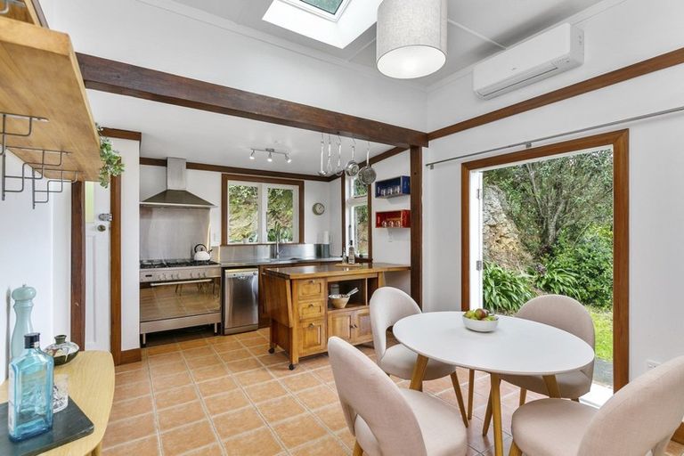 Photo of property in 121 Houghton Bay Road, Houghton Bay, Wellington, 6023