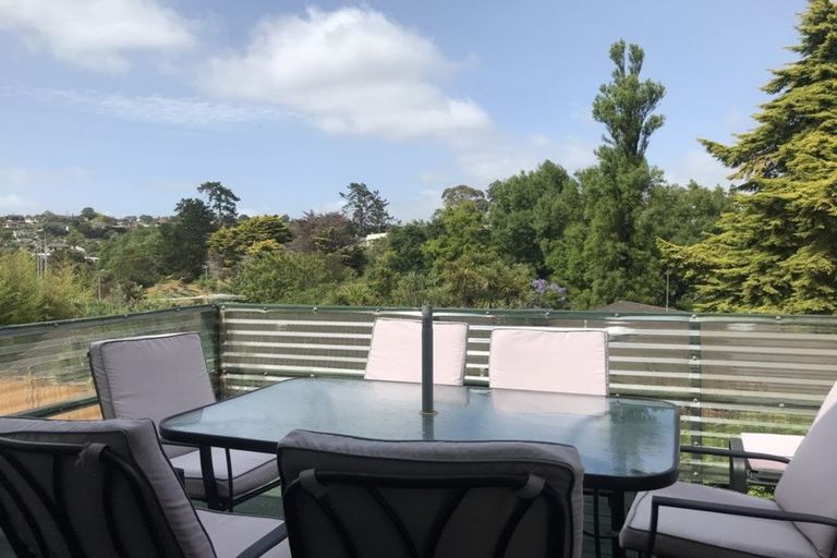 Photo of property in 2/20 Woodlands Crescent, Browns Bay, Auckland, 0630