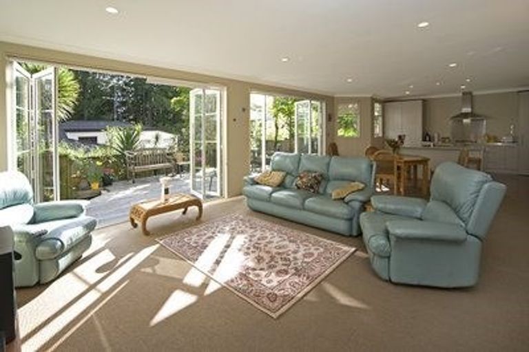 Photo of property in 50a Pupuke Road, Hillcrest, Auckland, 0627