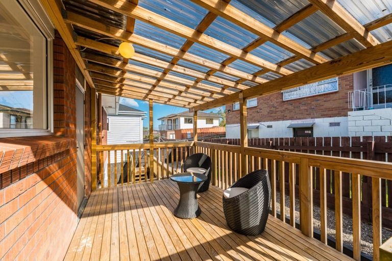 Photo of property in 14b Waimumu Road, Massey, Auckland, 0614