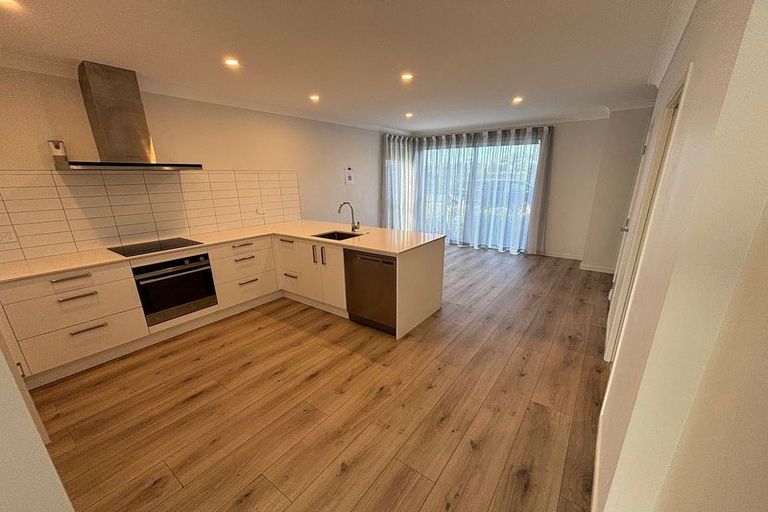 Photo of property in 10 Rauriki Lane, Rosehill, Papakura, 2113