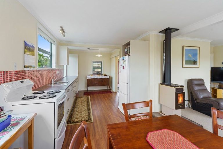 Photo of property in 3 Toi Street, Otaki Beach, Otaki, 5512