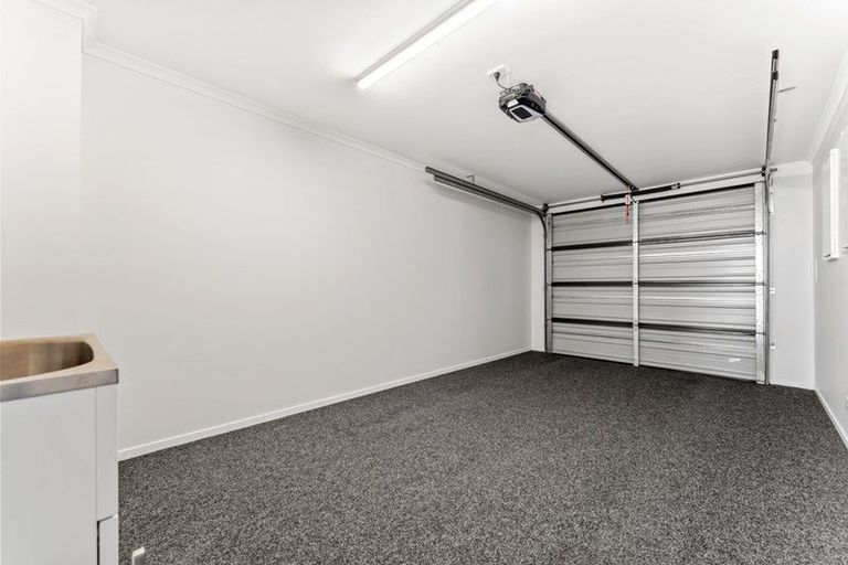 Photo of property in 17 Seafarer Crescent, Stanmore Bay, Whangaparaoa, 0932