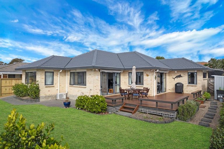 Photo of property in 15 Summerland Drive, Henderson, Auckland, 0612