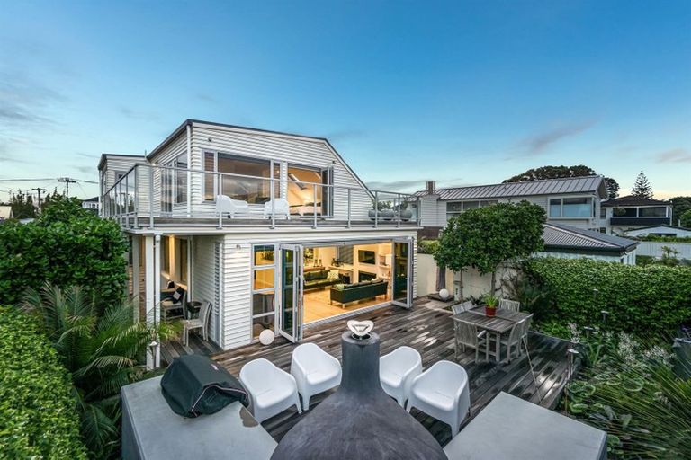 Photo of property in 5 Holiday Road, Milford, Auckland, 0620