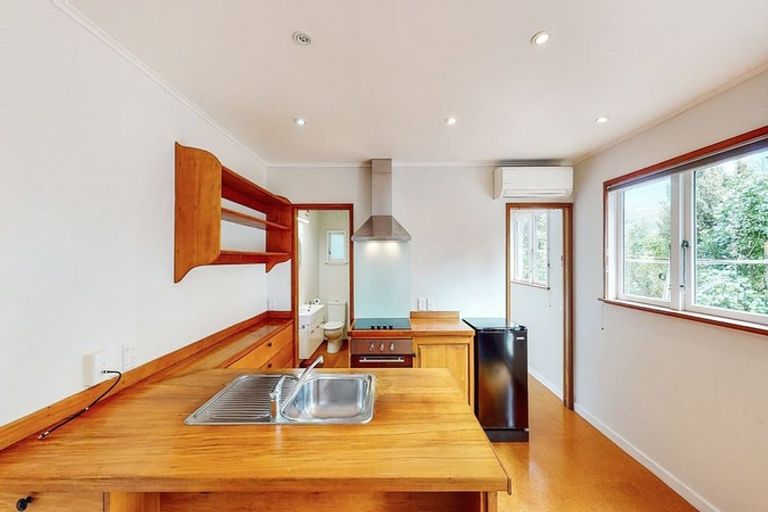 Photo of property in 18 Rochester Street, Wilton, Wellington, 6012