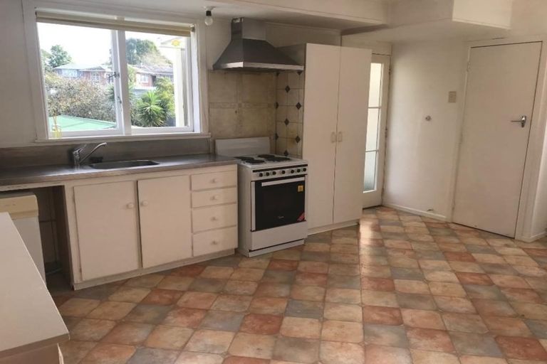 Photo of property in 8 Lynden Avenue, Hillcrest, Auckland, 0627