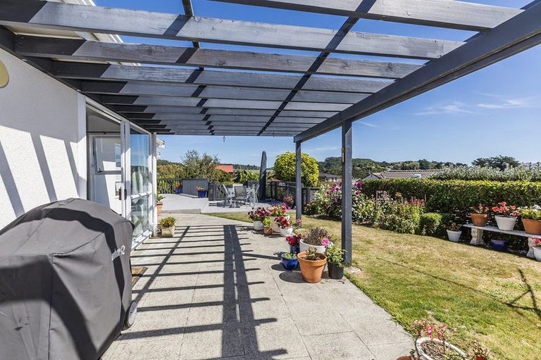 Photo of property in 2 Musket Lane, Whitby, Porirua, 5024