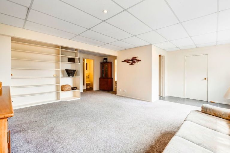 Photo of property in 10 Chelverton Terrace, Red Beach, 0932