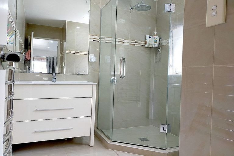 Photo of property in 2/8 Bowscale Place, Northpark, Auckland, 2013