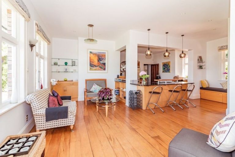 Photo of property in 2 Tulloch Street, Saint Johns Hill, Whanganui, 4500