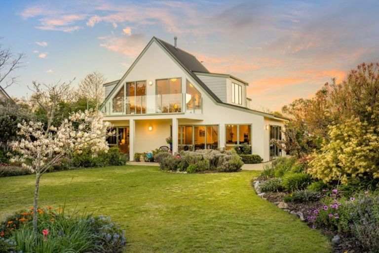 Photo of property in 10 Moreland Place, Mapua, 7005