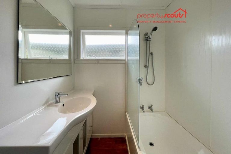 Photo of property in 15 Beaumont Crescent, Frankleigh Park, New Plymouth, 4310