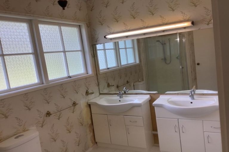 Photo of property in 13 Hamish Place, Sunnyhills, Auckland, 2010