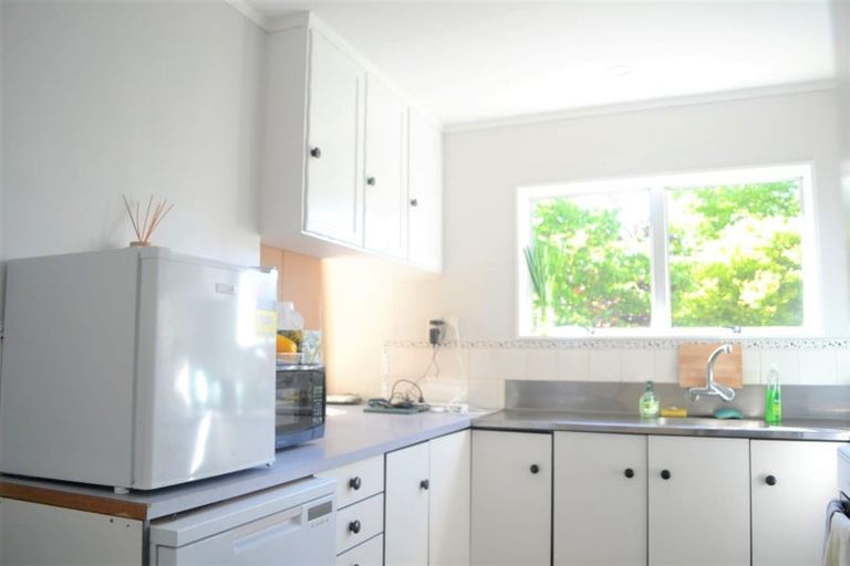 Photo of property in 21 Kingsbridge Place, Newlands, Wellington, 6037