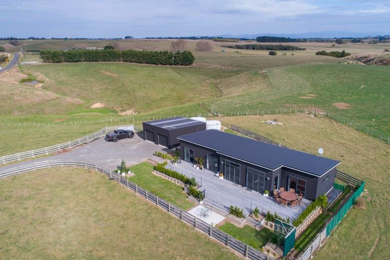 Photo of property in 567 Lethbridge Road, Halcombe, 4775