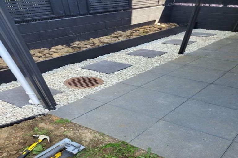 Photo of property in 1/60 Hepburn Road, Glendene, Auckland, 0602