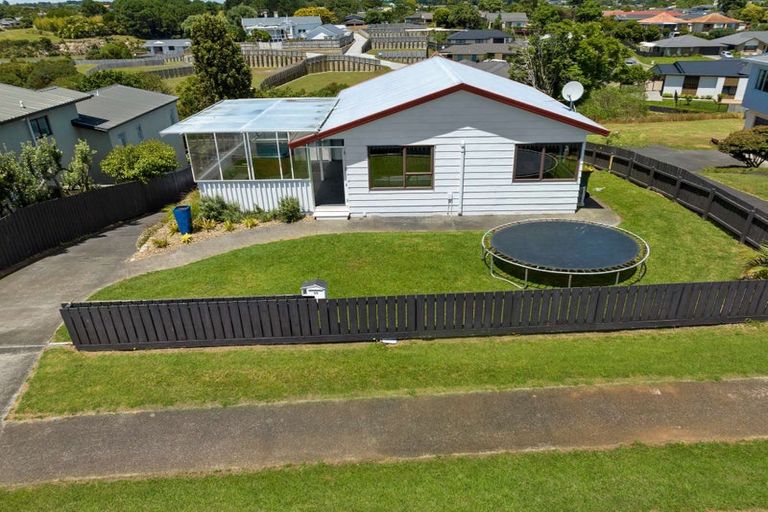 Photo of property in 55 Edgewater Parade, Waiuku, 2123