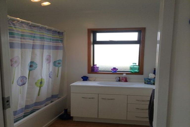 Photo of property in 2/274 Rangatira Road, Beach Haven, Auckland, 0626