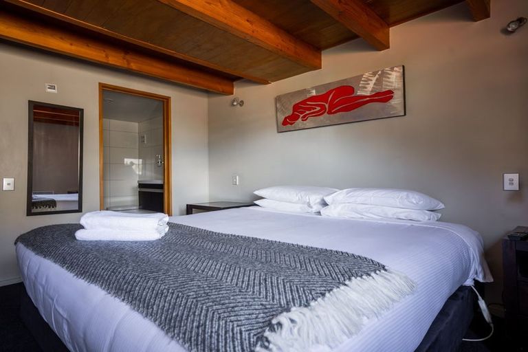 Photo of property in 108 Hallenstein Street, Queenstown, 9300