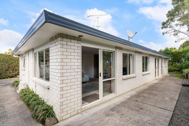 Photo of property in 2/42 Rua Road, Glen Eden, Auckland, 0602