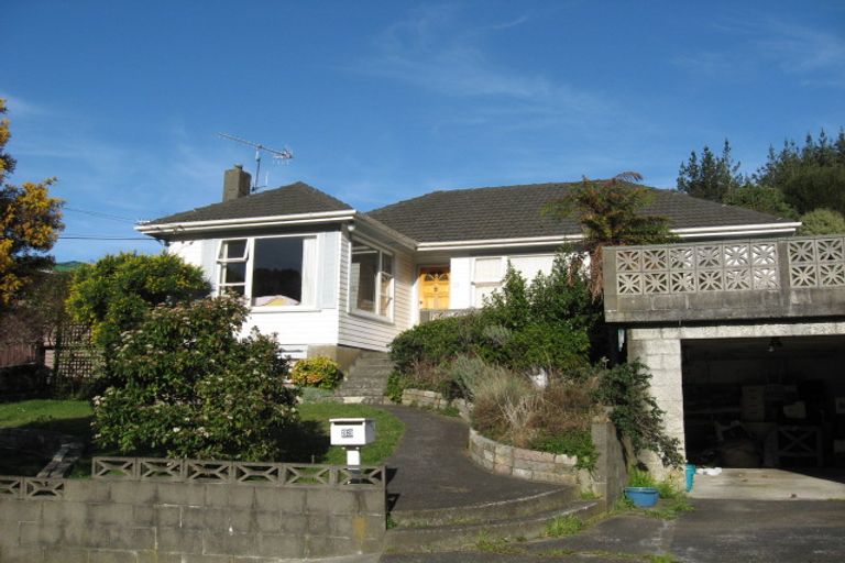 Photo of property in 33 Gardiner Grove, Wainuiomata, Lower Hutt, 5014