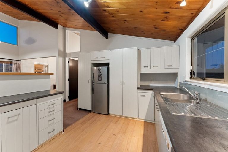 Photo of property in 13 Kenilworth Grove, Silverstream, Upper Hutt, 5019