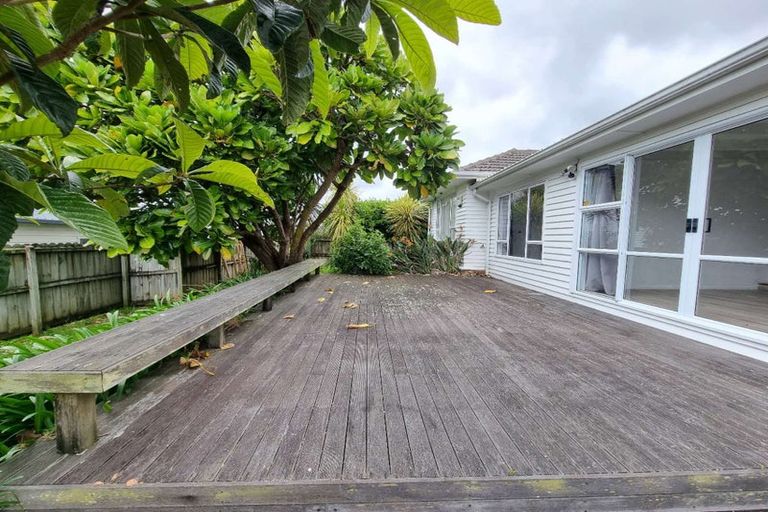 Photo of property in 420 Old Te Atatu Road, Te Atatu Peninsula, Auckland, 0610