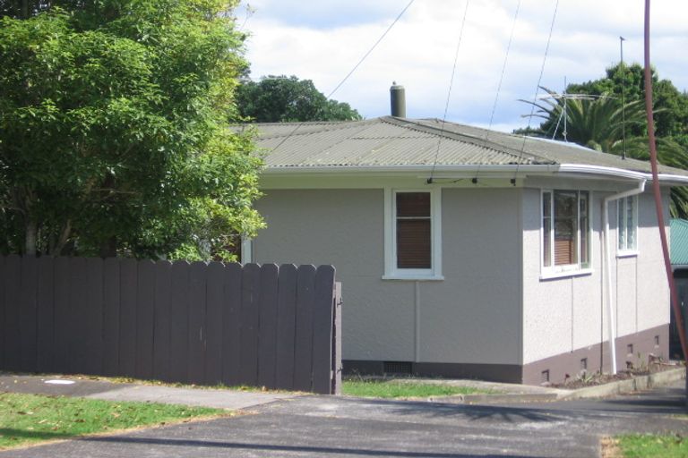 Photo of property in 1/32 Queen Mary Avenue, New Lynn, Auckland, 0600