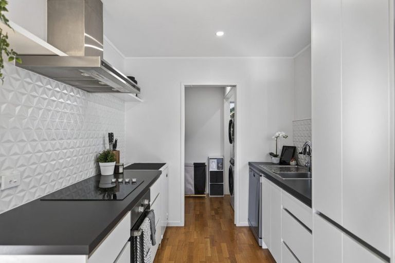 Photo of property in 21 Heaphy Street, Westown, New Plymouth, 4310