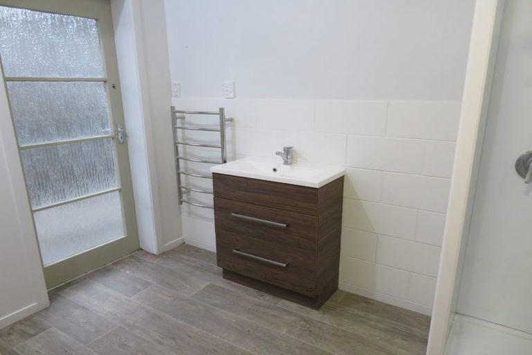 Photo of property in 4171a Great North Road, Glen Eden, Auckland, 0602