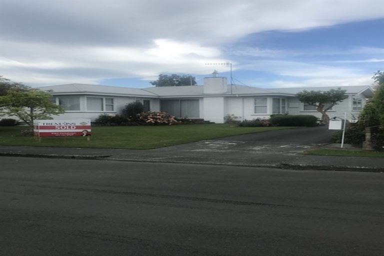 Photo of property in 18 Pembroke Street, Taradale, Napier, 4112