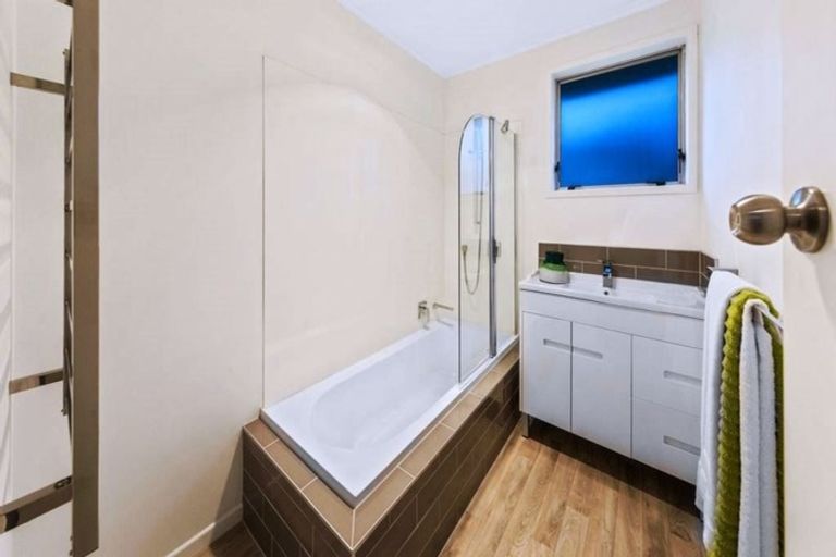 Photo of property in 64 Henwood Road, Mangere East, Auckland, 2024