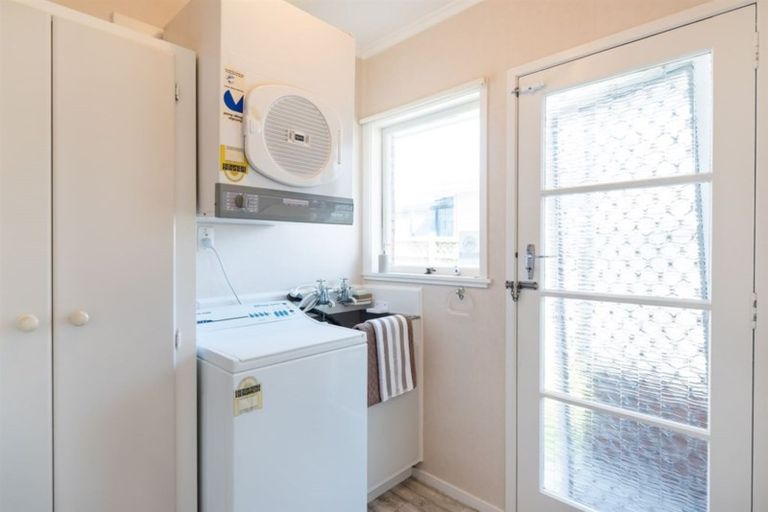 Photo of property in 1/10 Shakespeare Road, Milford, Auckland, 0620