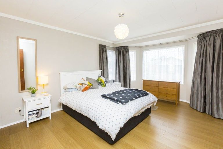 Photo of property in 4 Roband Crescent, Brown Owl, Upper Hutt, 5018