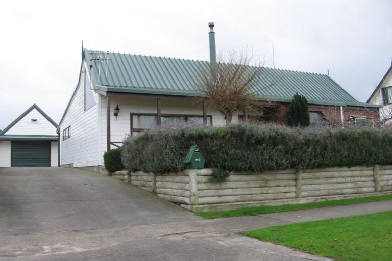 Photo of property in 43 Rhodes Drive, Kelvin Grove, Palmerston North, 4414