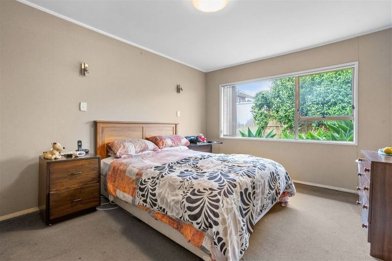 Photo of property in 2/15 Hayward Road, Papatoetoe, Auckland, 2025