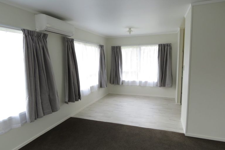 Photo of property in 2/95b Captain Scott Road, Glen Eden, Auckland, 0602