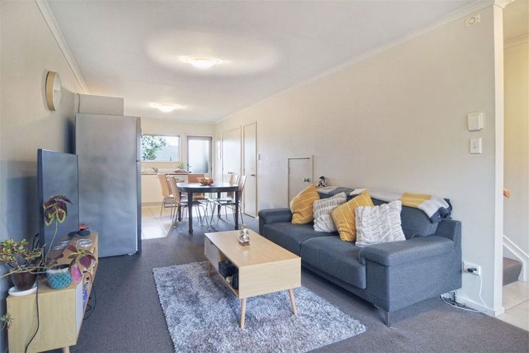 Photo of property in 12/94 Glengarry Road, Glen Eden, Auckland, 0602