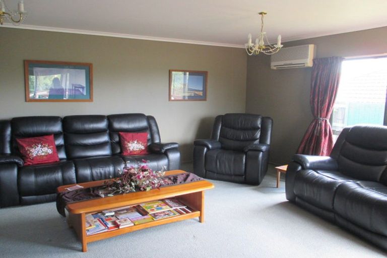 Photo of property in 19 Greenwood Place, Fitzherbert, Palmerston North, 4410