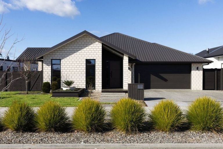 Photo of property in 32 Hugo Shaw Drive, Cambridge, 3434