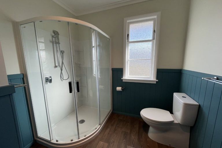 Photo of property in 28 Pahiatua Street, Hokowhitu, Palmerston North, 4410
