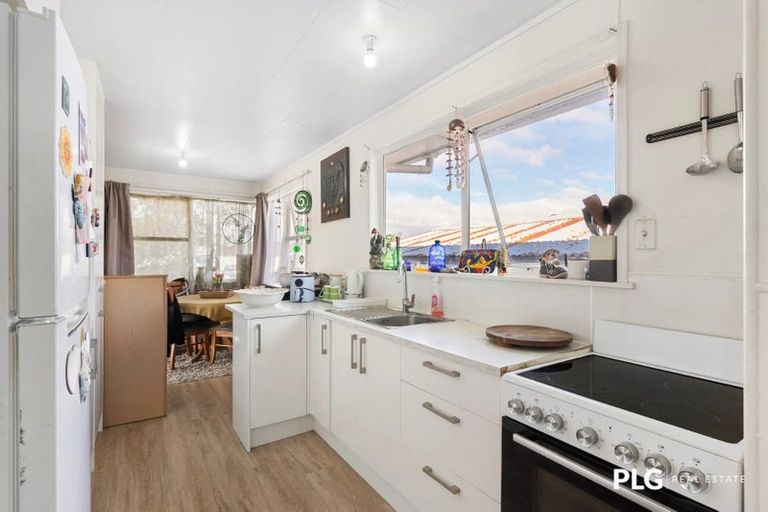 Photo of property in 2 Awakino Place, Manurewa, Auckland, 2102
