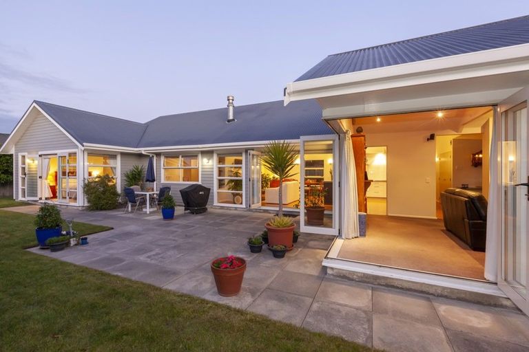Photo of property in 37 Consort Close, Paraparaumu Beach, Paraparaumu, 5032
